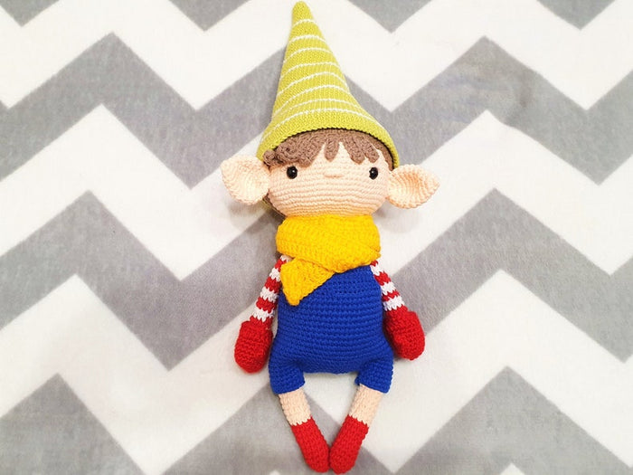 Christmas elf toy crochet in removable hat, scarf and mittens