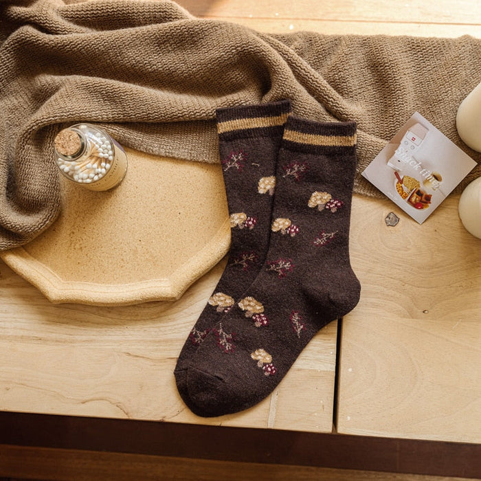 Flowery Fall Socks, Cotton Material: brown, beige floral and small animal motifs, cozy vintage cottagecore style
