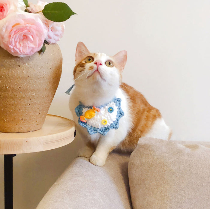 Gugut Crochet Bib