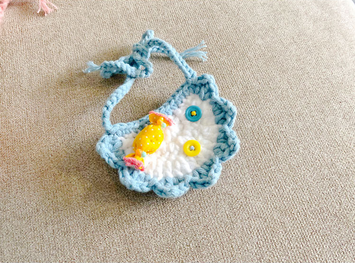 Gugut Crochet Bib