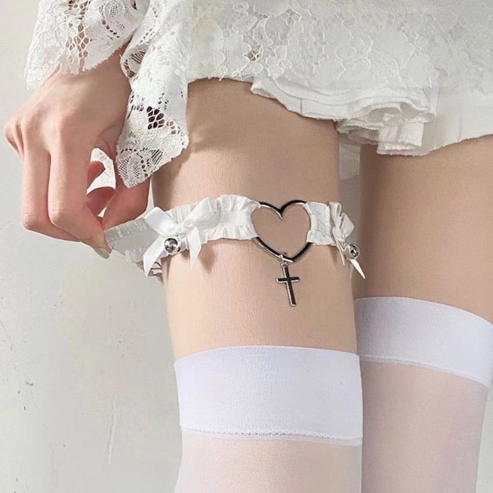Harajuku-inspired Leg Heart Garter/Choker: white, pale pink thigh-high stockings with garter accessory, kawaii style
