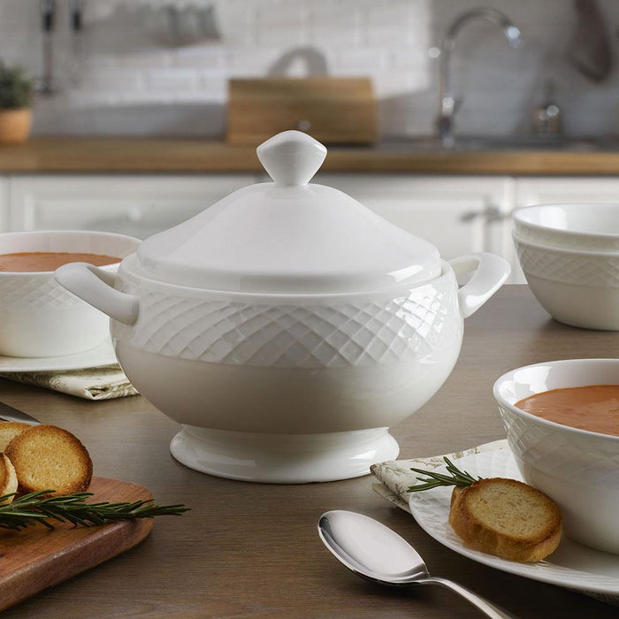 Trellis White Covered Casserole
